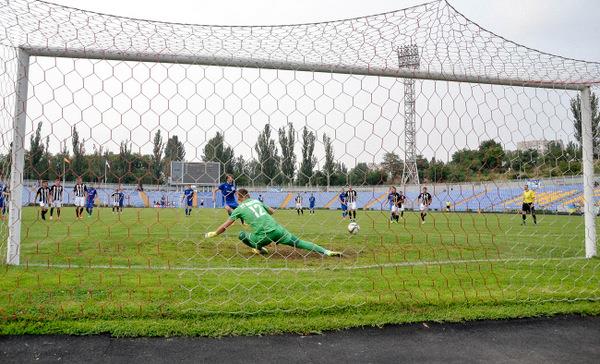 Сразу шесть пенальти было назначено в этом туре, фото mfc.mk.ua
