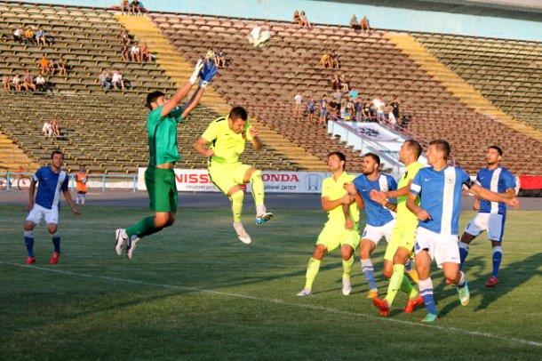 Зарубин в прыжке, фото В.Коваля, desnafc.com