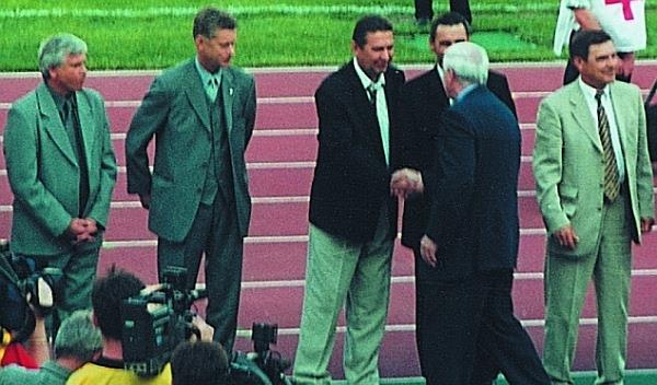 Нагородження видатних динамівців, фото з архіву В.П.Пустовойтенка