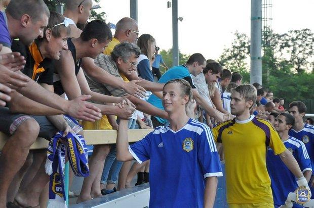 Кременчужане все вместе отпраздновали первую победу, фото fckremen.com