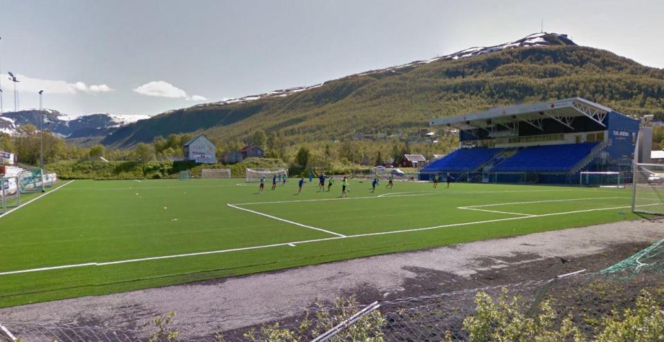 Стадион Тромсдалена в хорошую погоду, TUILFOTBALL.NO