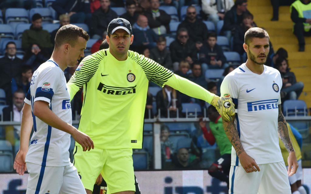 Самир Ханданович (в центре): "Возьмемся за руки, друзья, чтоб не пропасть по одиночке", Getty Images