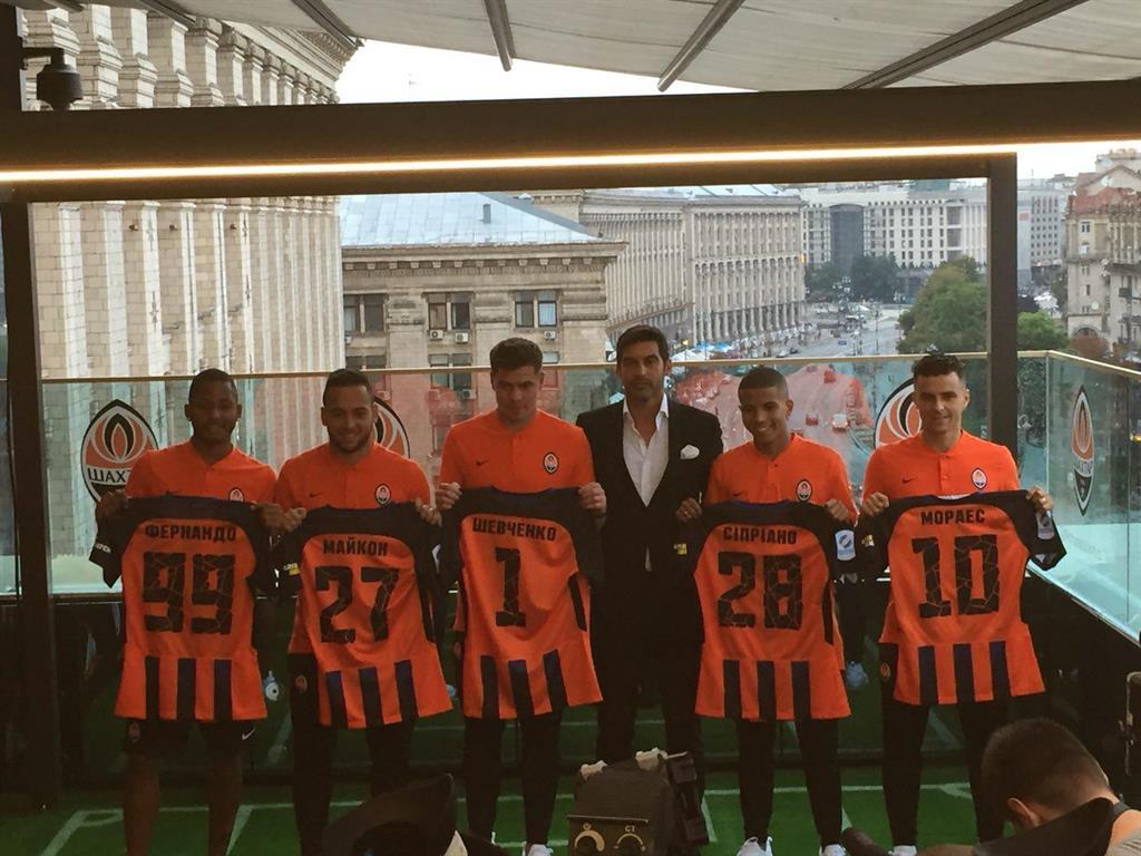 Паулу Фонсека с новичками Шахтера, фото: Василий Войтюк, football.ua