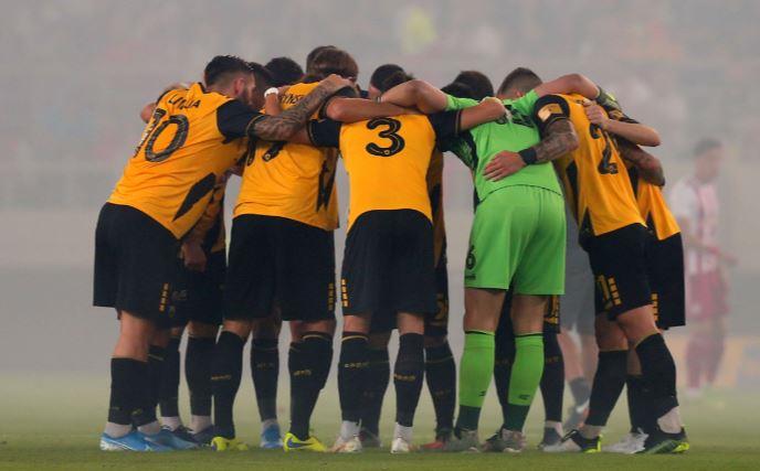 Чигринский (второй слева) перед матчем, фото АЕК