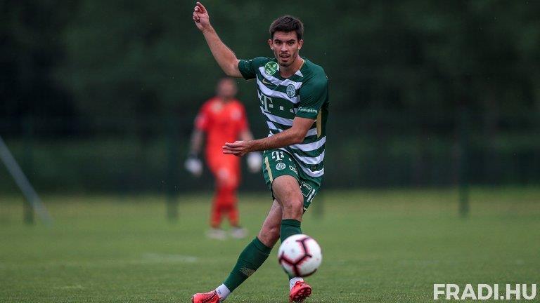 Игорь Харатин (второй слева), fradi.hu