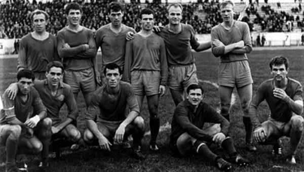 після того самого матчу з Карпатами 1968 у Сочі (Дерев’яга — третій справа верхньому ряду) після того самого матчу з Карпатами 1968 у Сочі (Дерев’яга — третій справа верхньому ряду)