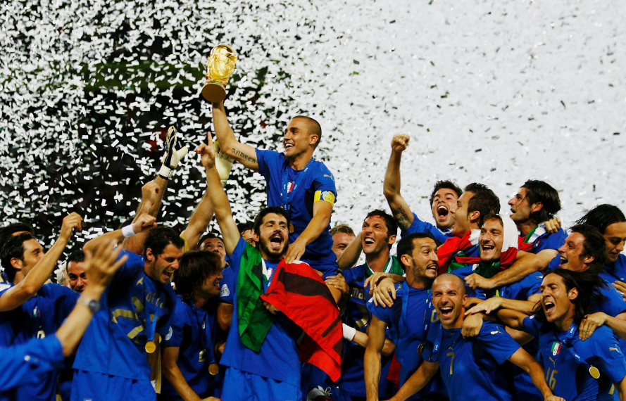 Фабио Каннаваро с кубком мира, Getty Images