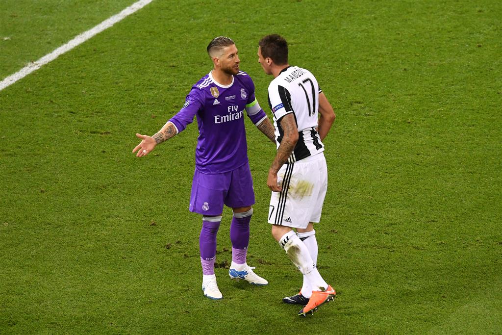 Стычка Марио Манджукича и Серхио Рамоса, Getty Images