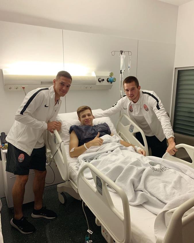 Игроки Зари проведали Александра Пихаленка в больнице, instagram.com/pikhalonok76