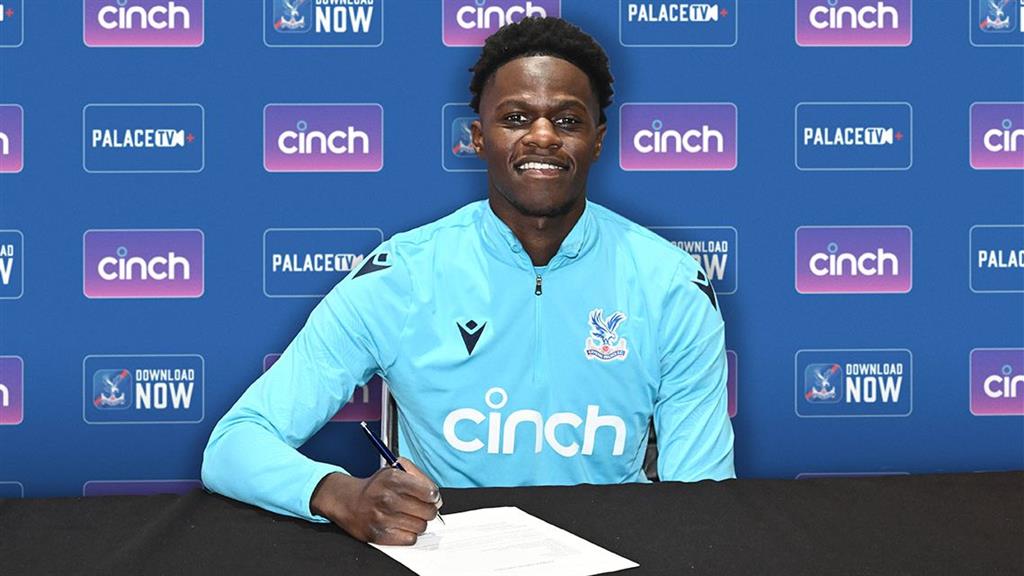 Науїру Ахамада, Крістал Пелес