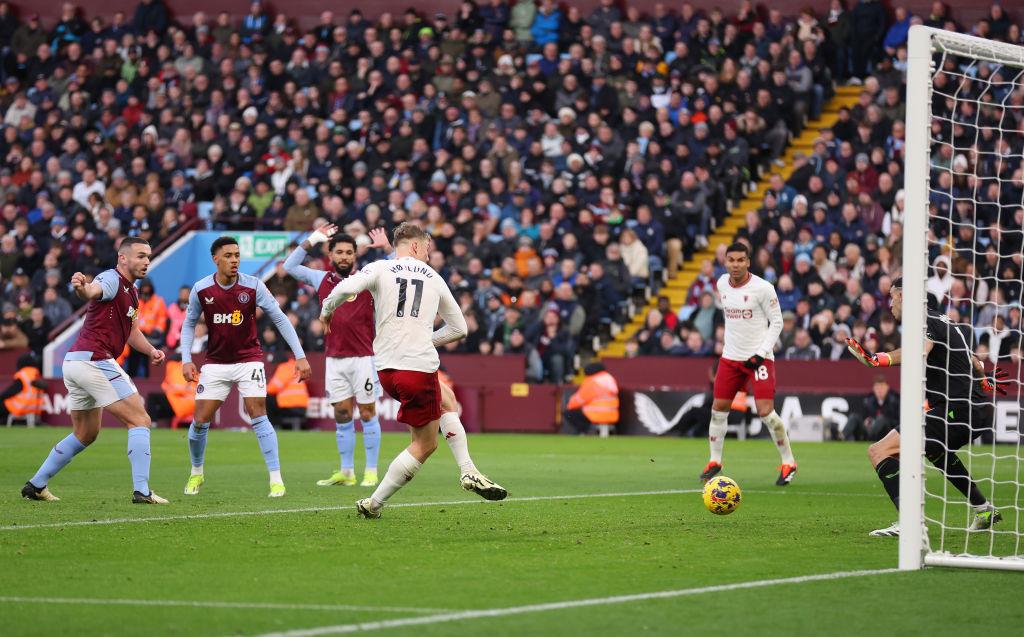 Расмус Гойлунд забиває Астон Віллі, getty images