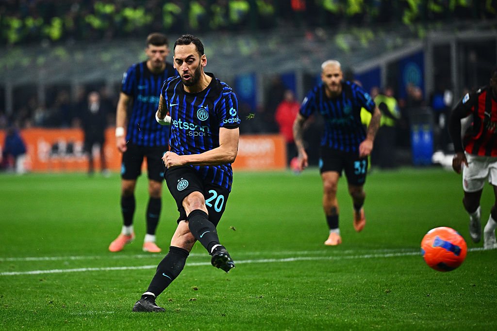 Хакан не забив Мілану з 11 метрів, getty images