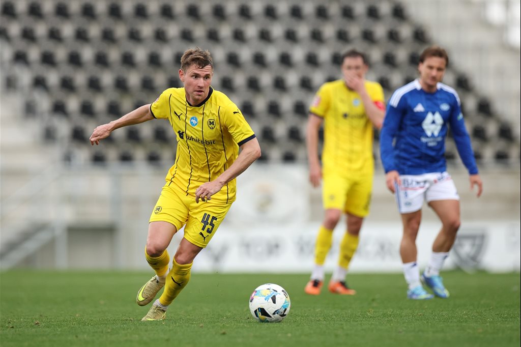 Владислав Калітвінцев звик до інтенсивних зборів. Фото: ФК Металіст 1925