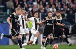 Фото с матча Ювентус - Аякс
