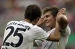 Кроос и Мюллер празднуют взятие ворот, АР
