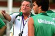 Тренер Флуминенсе Абель Брага дает установку своим игрокам, фото Globoesporte