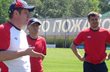 Олег Лужный руководит тренировкой Таврии, фото sctavriya.com