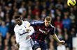 Адебайор в борьбе с Хутом, фото tottenhamhotspur.com