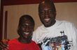 Исмаель Бангура (слева) и его друг, africa1.com