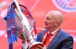 Иан Холлоуэй со свежим трофеем. Sky Sports