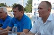 И.Петров (в центре) и вице-президент клуба В.Ходак, fcslavutich.ck.ua