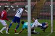 Куда деваться мячу? Ну, конечно же, улететь мимо ворот, fcdynamo.kiev.ua