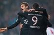 Томас Мюллер в месте с партнерами празднует забитый мяч, фото www.fcbayern.de