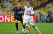 Травма Макаренко (справа) ослабила левый фланг Динамо, фото Football.ua