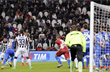 Так забивал очередной мяч Тевес, juventus.com