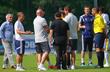 Киевляне пытаются убедить рефери продолжить матч, Фото fcdynamo.kiev.ua