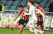 Артур Новотрясов пытается противодействовать нападающим Шахтера, shakhtar.com