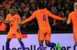 Игроки сборной Нидерландов празднуют гол Промеса, uefa.com