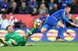 Джейми Варди зарабатывает пенальти, который не забьет, premierleague.com