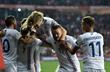 игроки сборной исландии празднуют взятие ворот, getty images