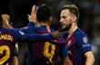 игроки барселоны отмечают взятие ворот, getty images