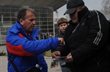 Зико раздает автографы в Донецке, sport-express.ru