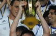 Капитан с трофеем, фото Ильи Хохлова, Football.ua