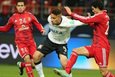 Пауло Герреро в окружении Фати и Нагиба, esporte.uol.com.br