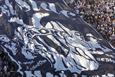 Двуглавые орлы расправляют крылья