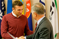 Вручение диплома, фото ffu.org.ua