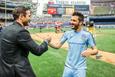 Давид Вилья приветствует Фрэнка Лампарда, nycfc.com