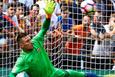 Диего Алвес отбивает первый пенальти, twitter.com/valenciacf