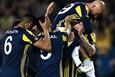 Игроки Фенербахче празднуют первый гол в матче, uefa.com