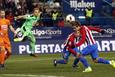 Гризманн забивает первый мяч в ворота Эйбара, twitter.com/LaLiga