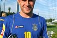 Ворона демонстрирует бутсы