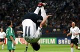 Сальто в исполнении Клозе, football-italia.net