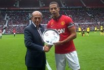 Хосе Мария Дель Нидо и Рио Фердинанд, sevillafc.es