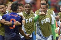 Робин ван Перси празднует гол-шедевр