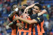 Партнеры поздравляют Бернарда, ФК Шахтер