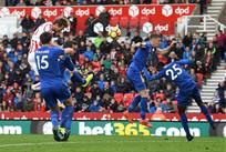 Питер Крауч устанавливает окончательный счет в матче, Getty Images